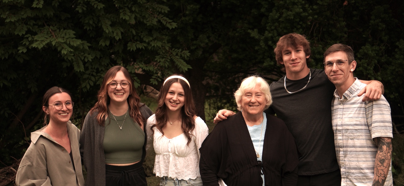 Cleveland ohio photographer for high school senior graduation party and family photos.